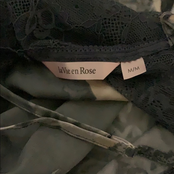 Négligée - Picture 3 of 3